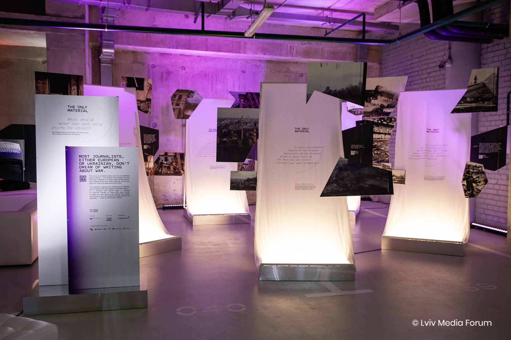 Blick in einen Raum der Ausstellung "The Only Material".